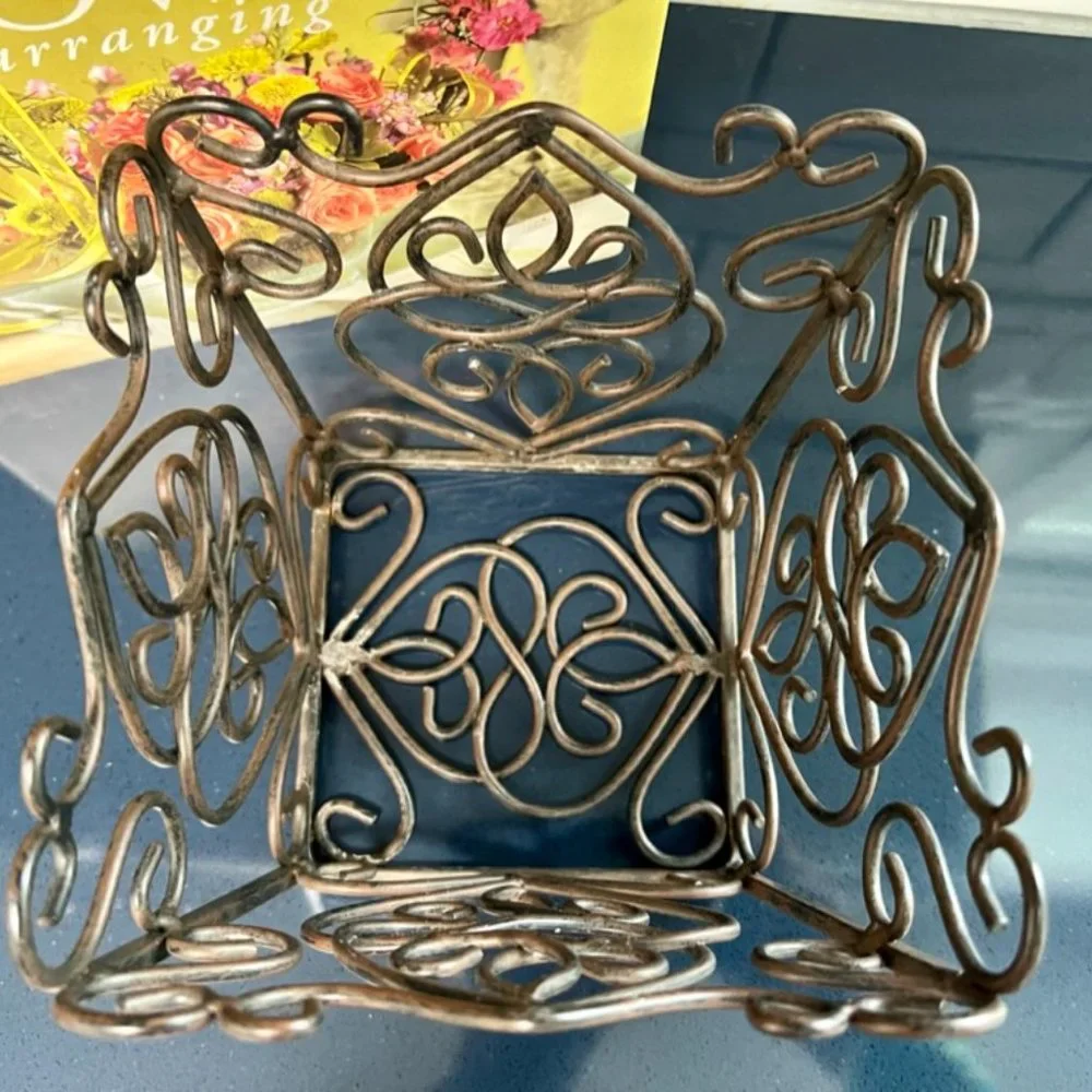 Retired SLAH Rosedale Plant Holder / Fruit Basket (1 small)